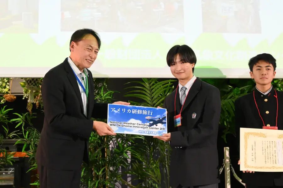 On stage receiving the trophy, certificate and a U.S. research-trip prize